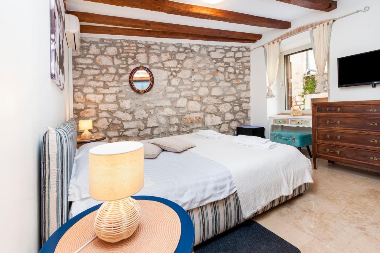 Revera Rooms Ровинь Экстерьер фото