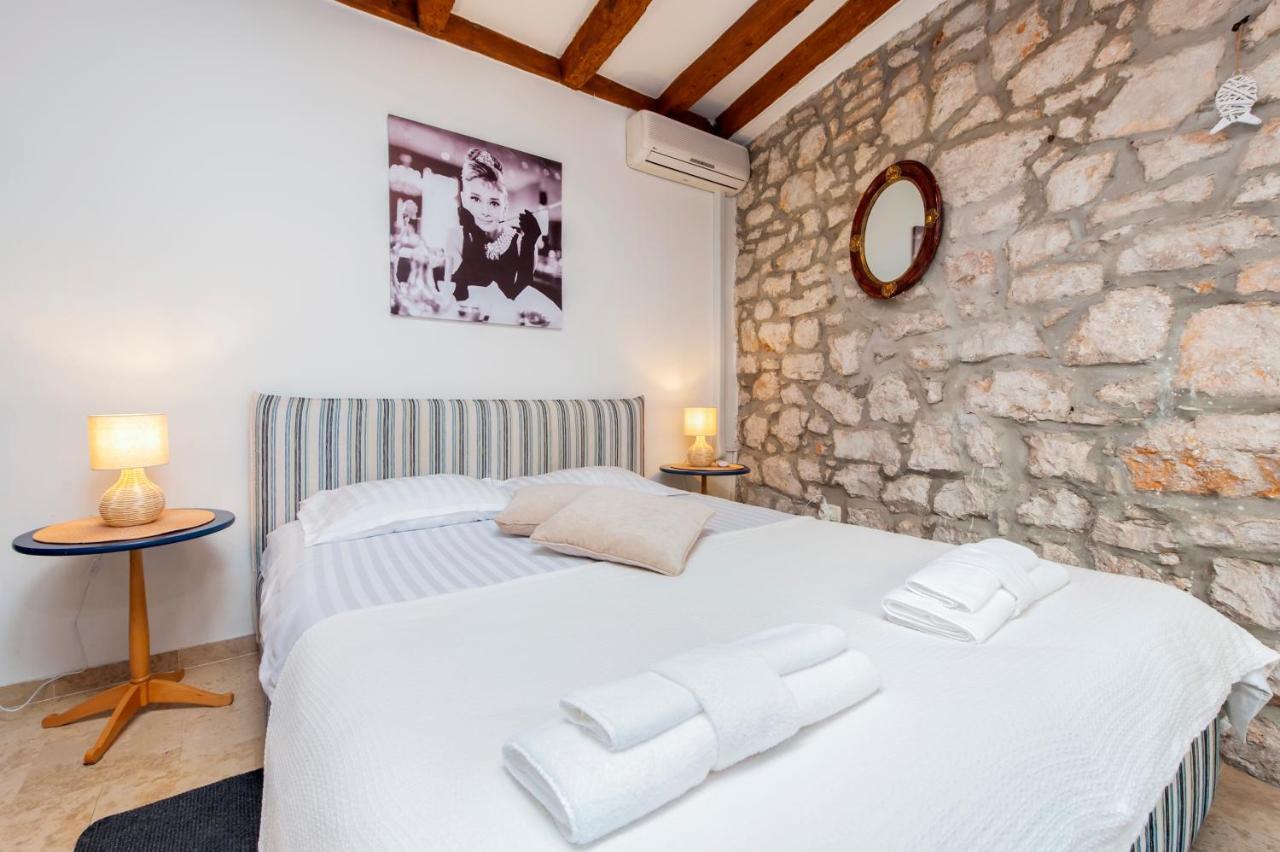 Revera Rooms Ровинь Экстерьер фото