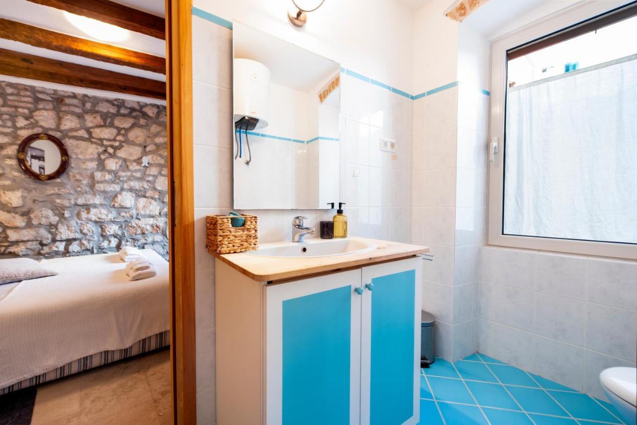 Revera Rooms Ровинь Экстерьер фото